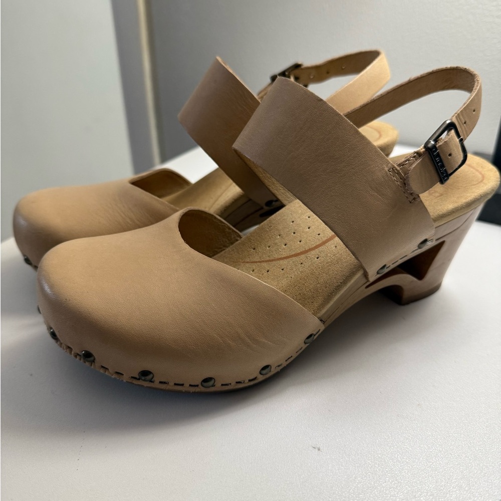 Dansko Thea Sandals Clogs Full Grain leather size 37 7 Natural